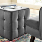 Pouf cube capitonné en velours