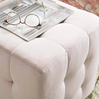 Pouf cube capitonné en velours