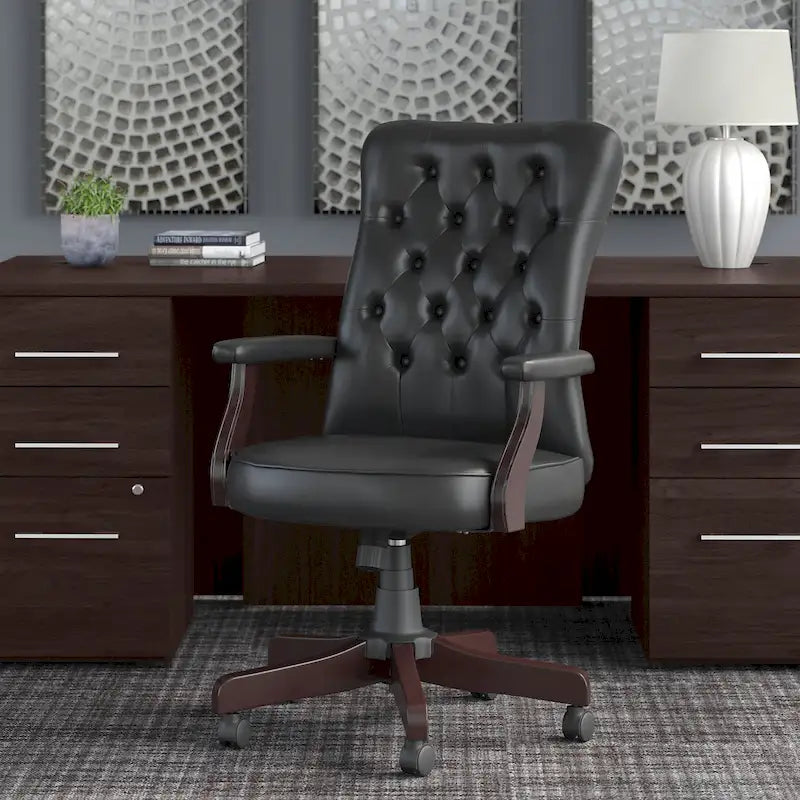 Fauteuil de bureau haut dossier avec accoudoirs et coussins