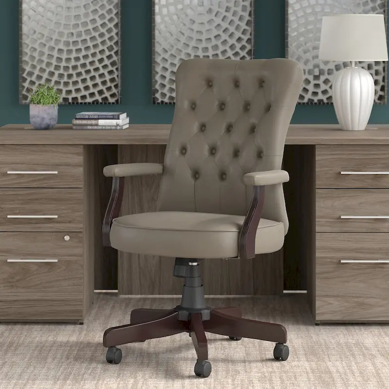 Fauteuil de bureau haut dossier avec accoudoirs et coussins