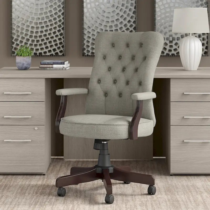 Fauteuil de bureau haut dossier avec accoudoirs et coussins