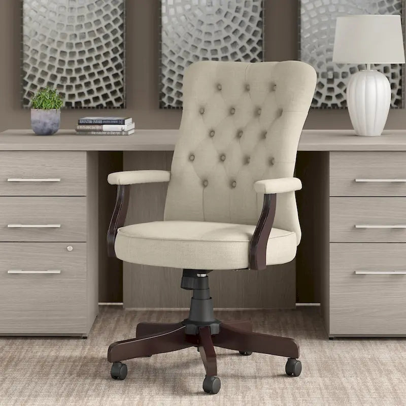 Fauteuil de bureau haut dossier avec accoudoirs et coussins